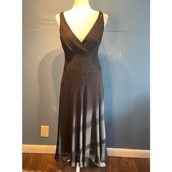Jones Wear Size 6 Women's Crepe‎ Beaded V-Neck Evening Prom Dress Black - Picture 1 of 4
